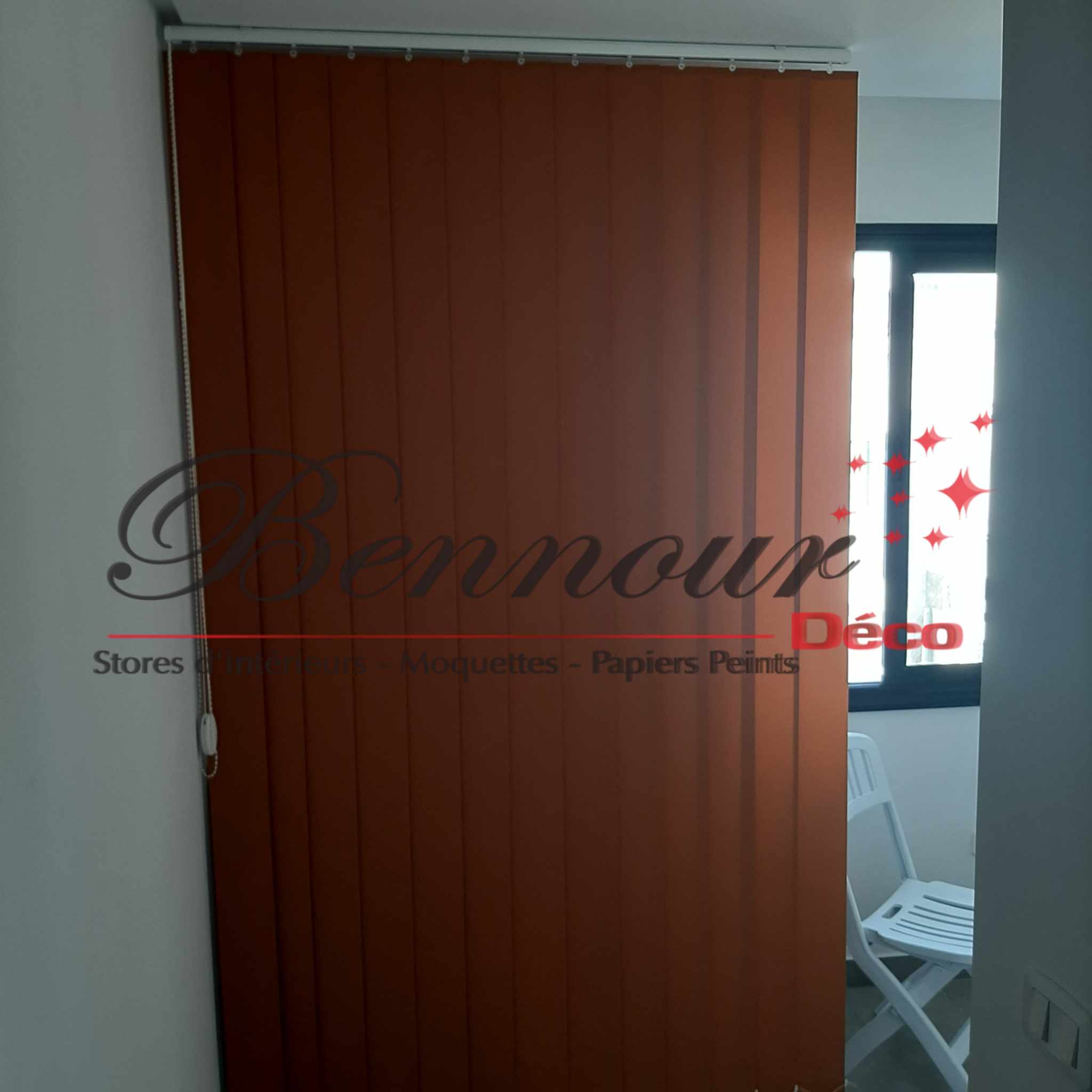 387488449_6420718768056428_6187135741578909399_n Store à lamelles verticales moderne