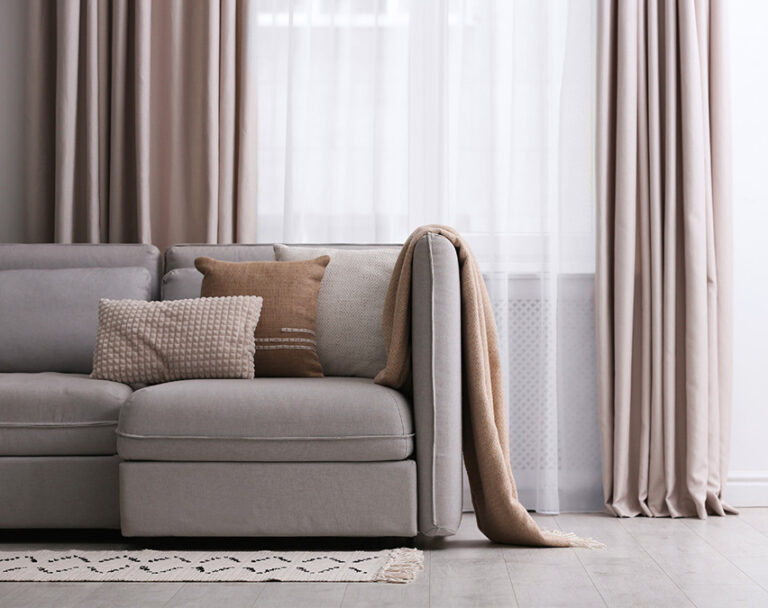 Les rideaux doivent-ils toucher le sol ? Comment choisir la longueur