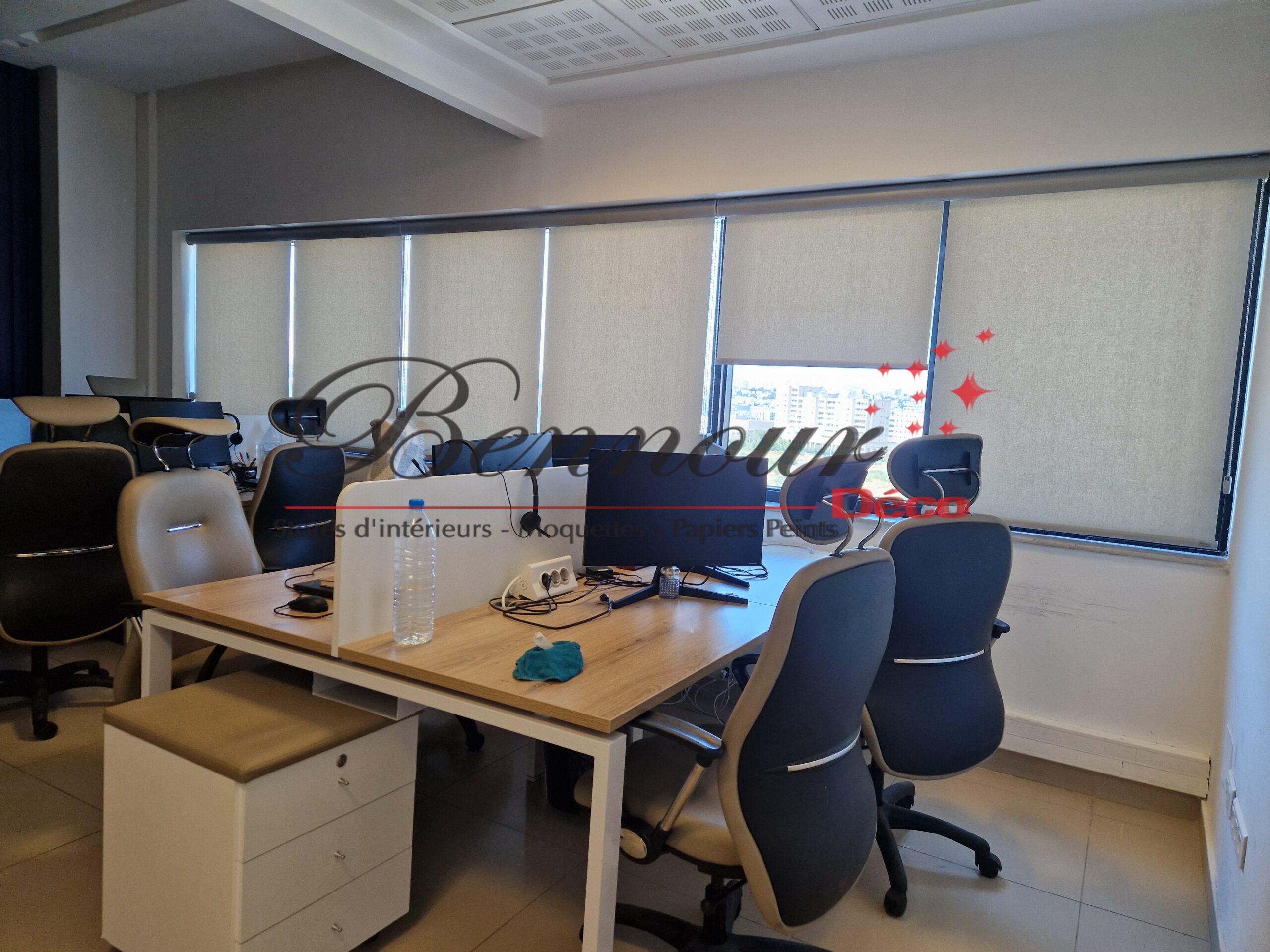 STORE ROULEAU REF = PS-NX930 (6) Stores rouleau semi blackout posé par BENNOUR DECO