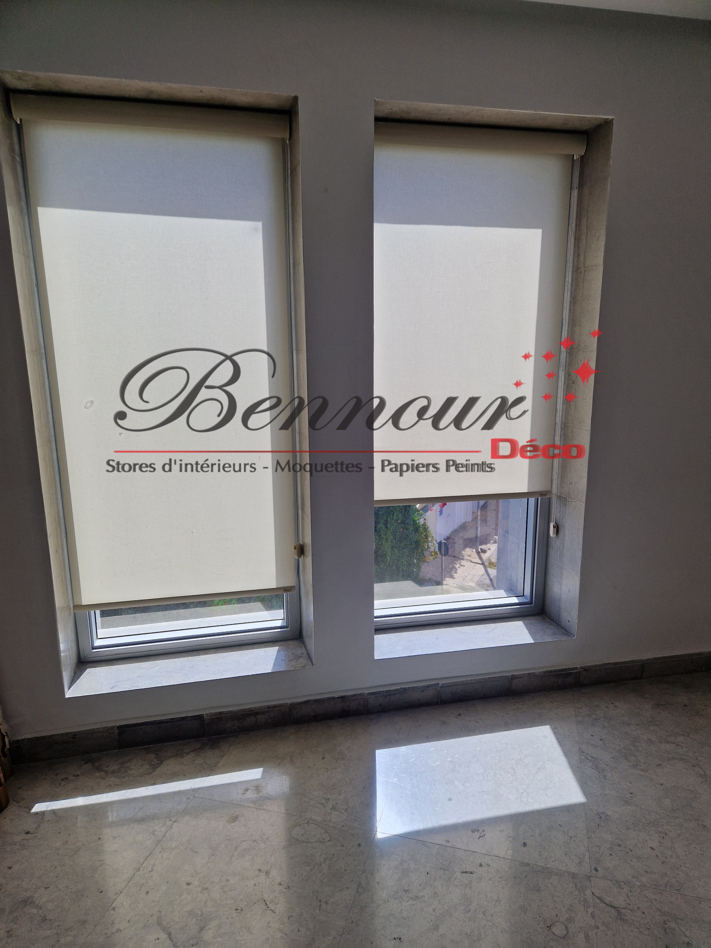 Store rouleau semi blackout posé par Bennour Deco
