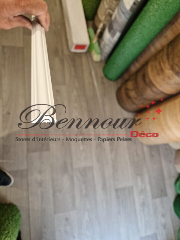 MOULURES DECORATIVES BLANC UNI 290 CM ; LARGEUR 2,5 CM