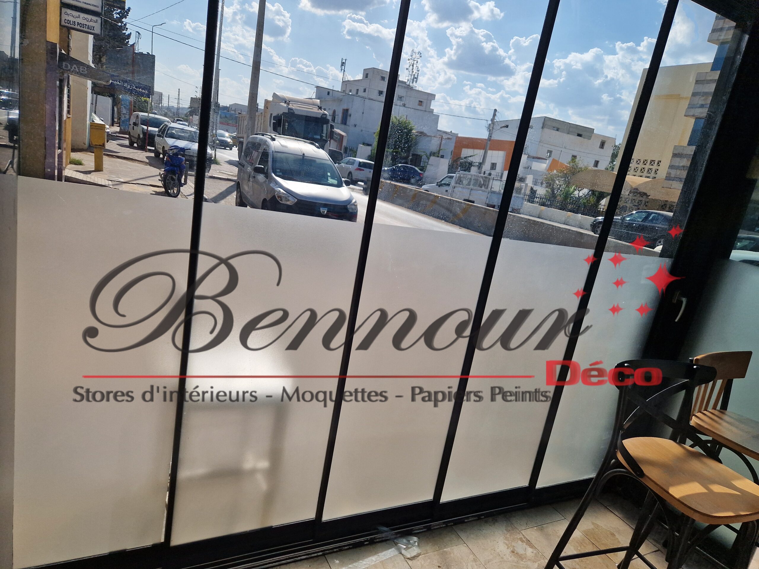 Film adhésif sablé pour vitres