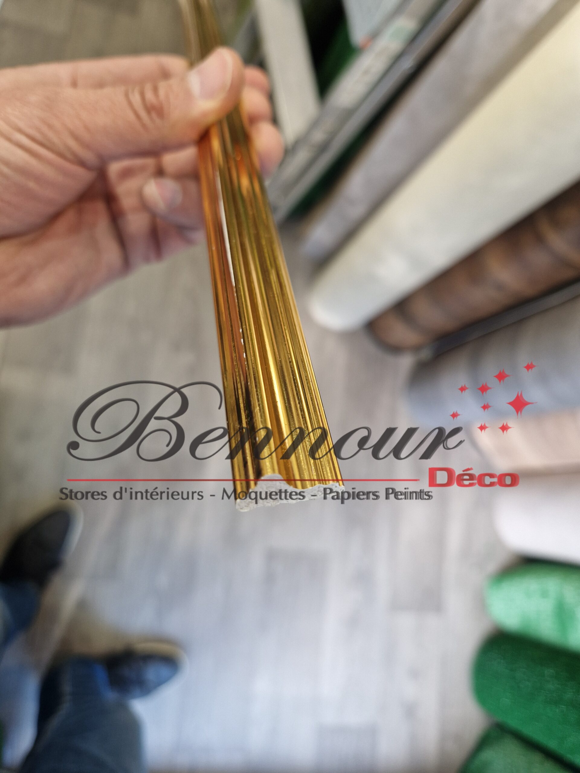 Moulure doré 2 cm bombage à coté