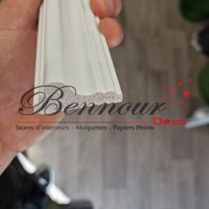 MOULURES DECORATIVES BLANC UNI 280 CM ; LARGEUR 4 CM