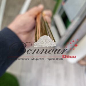 Moulure dorée bombage au milieu