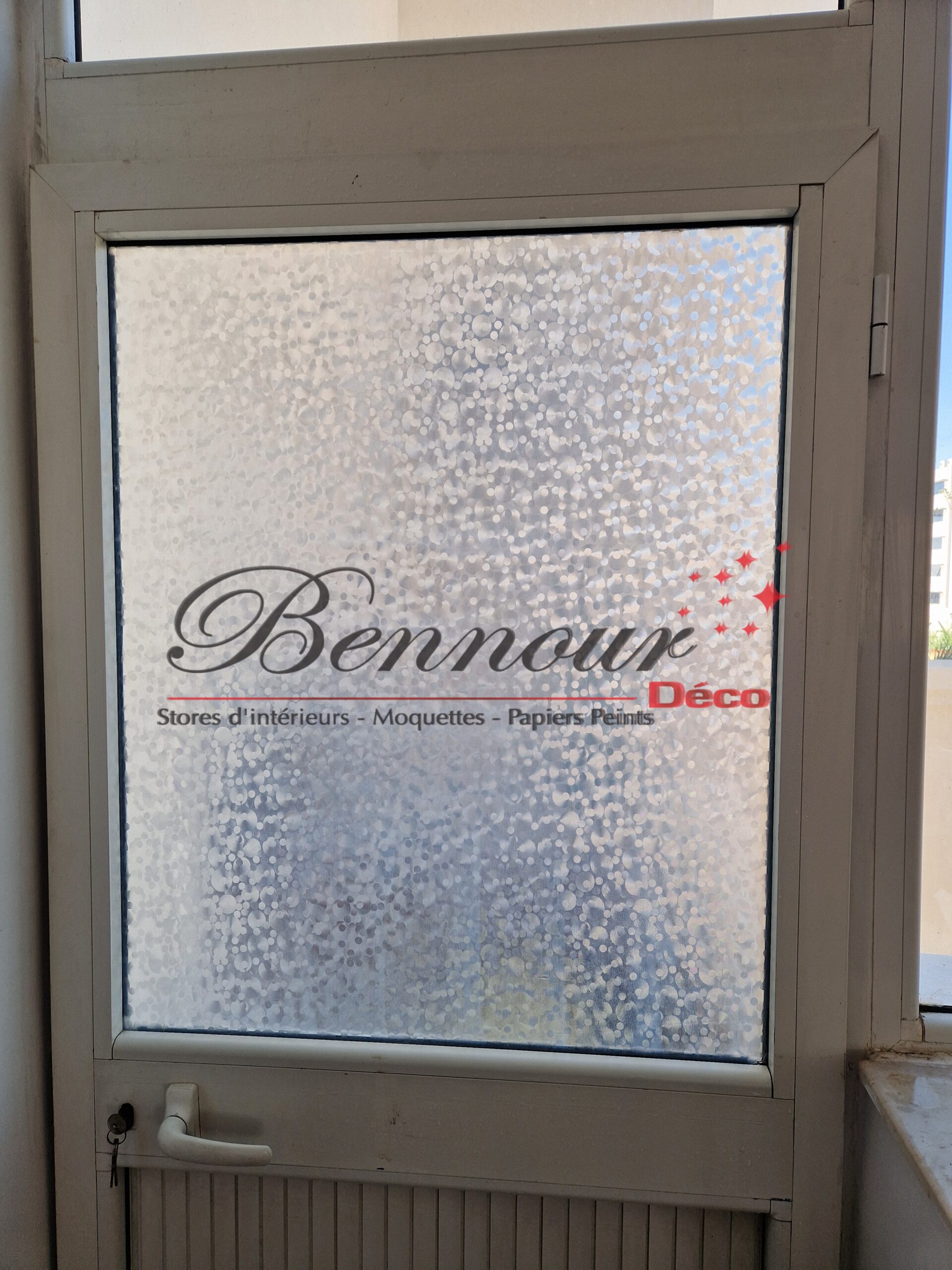 Film adhésif décoratif et protecteur