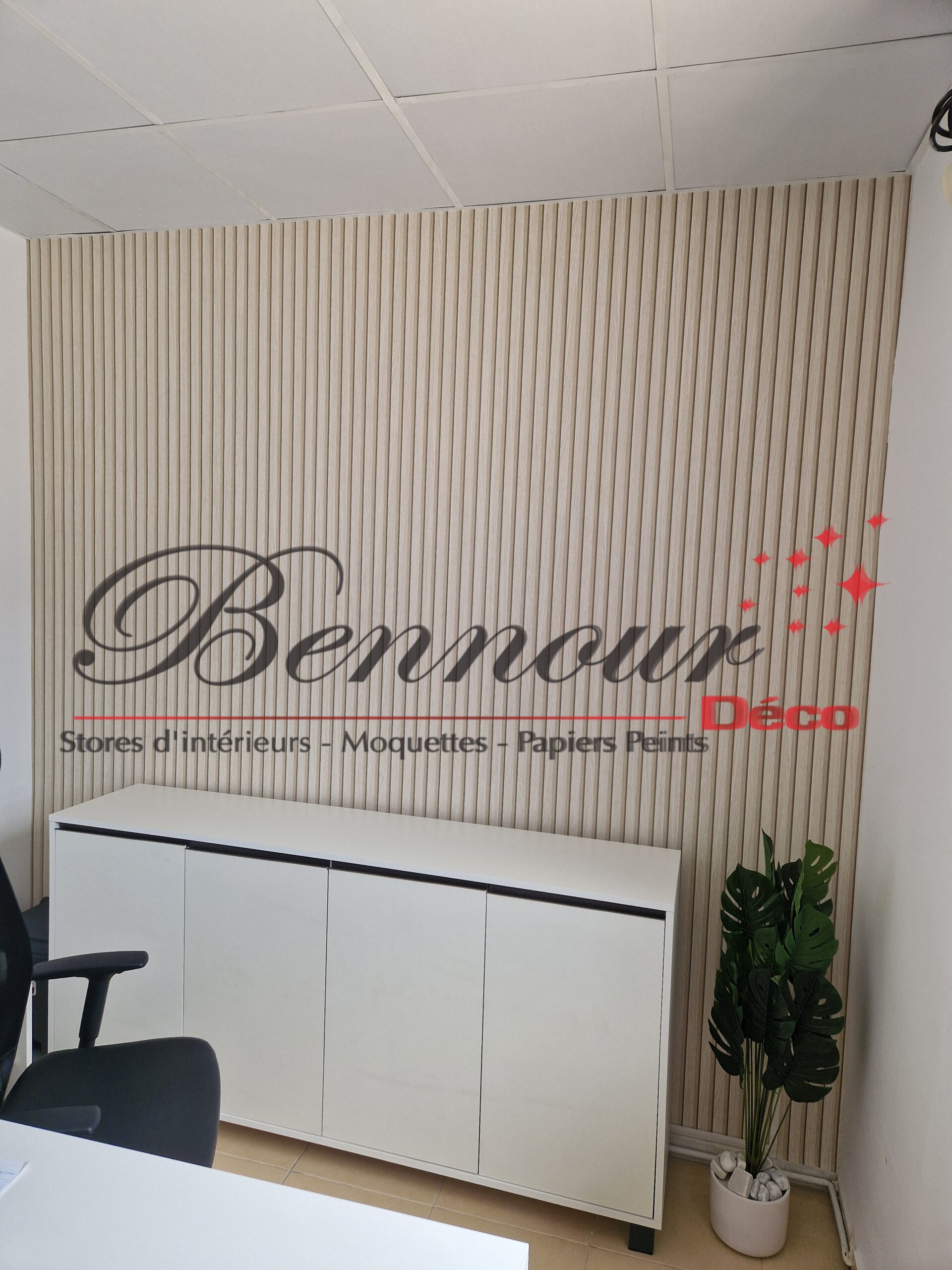 Photo papier peint posé dans un bureau