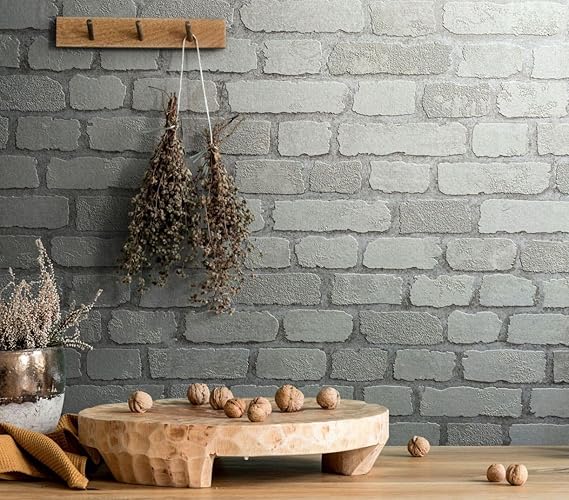 Papier peint effet pierre posé dans un salon moderne