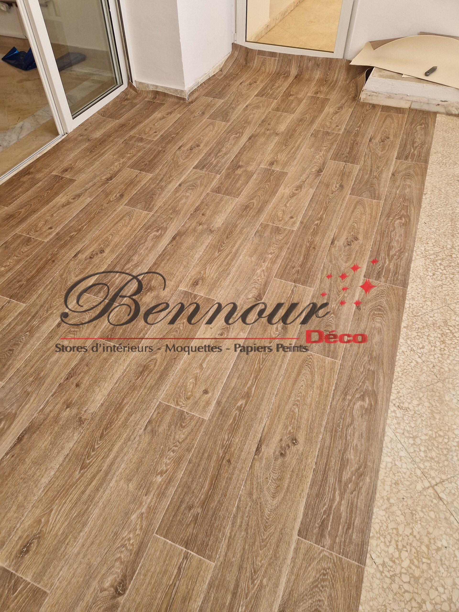MOQUETTE PVC REF = GERFLOR 1731 NOMA BLOND (1) Photo réelle moquette pvc GERFLOR disponible chez BENNOUR DECO