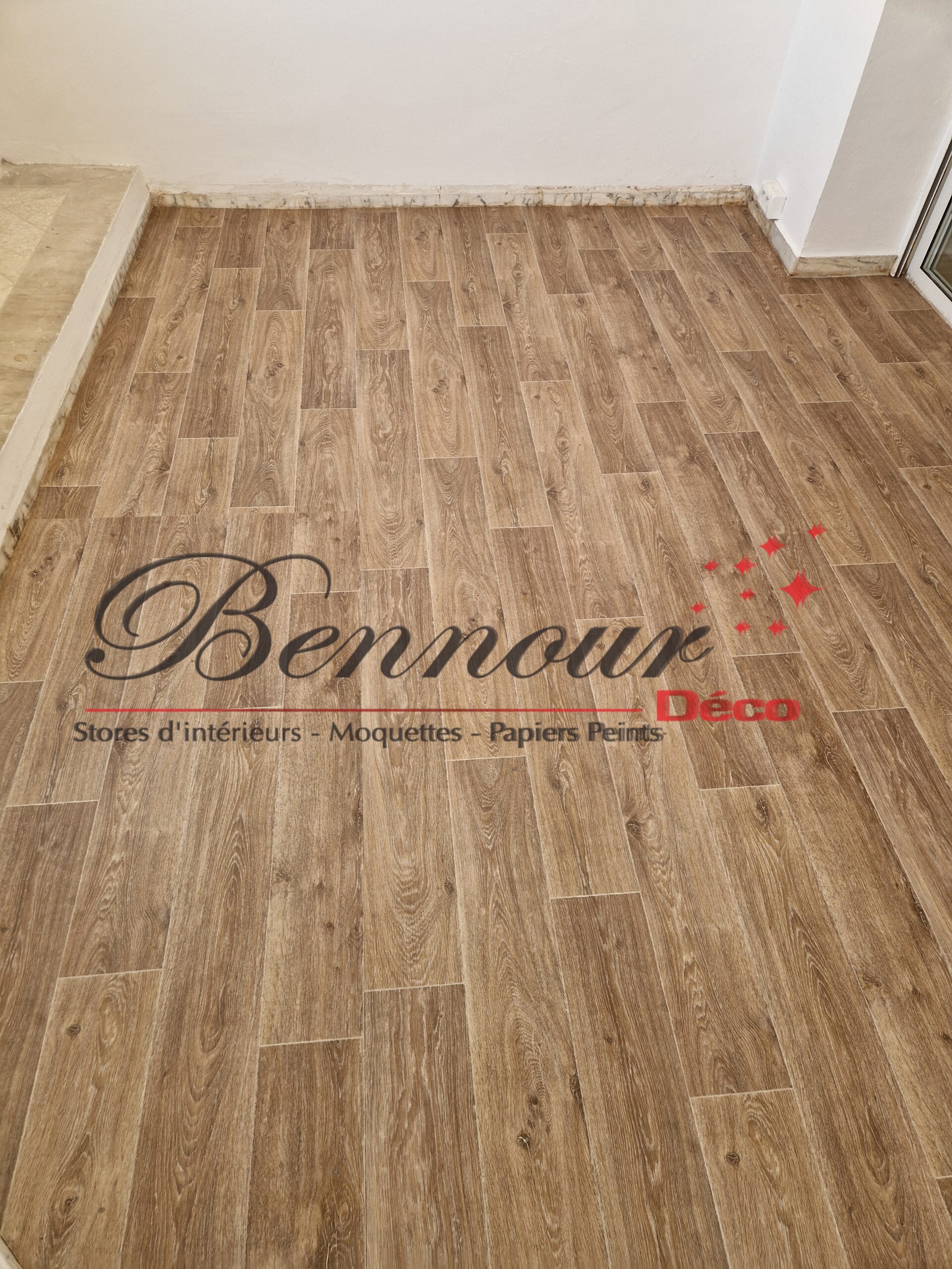 MOQUETTE PVC REF = GERFLOR 1731 NOMA BLOND (2) Photo réelle moquette pvc GERFLOR disponible chez BENNOUR DECO