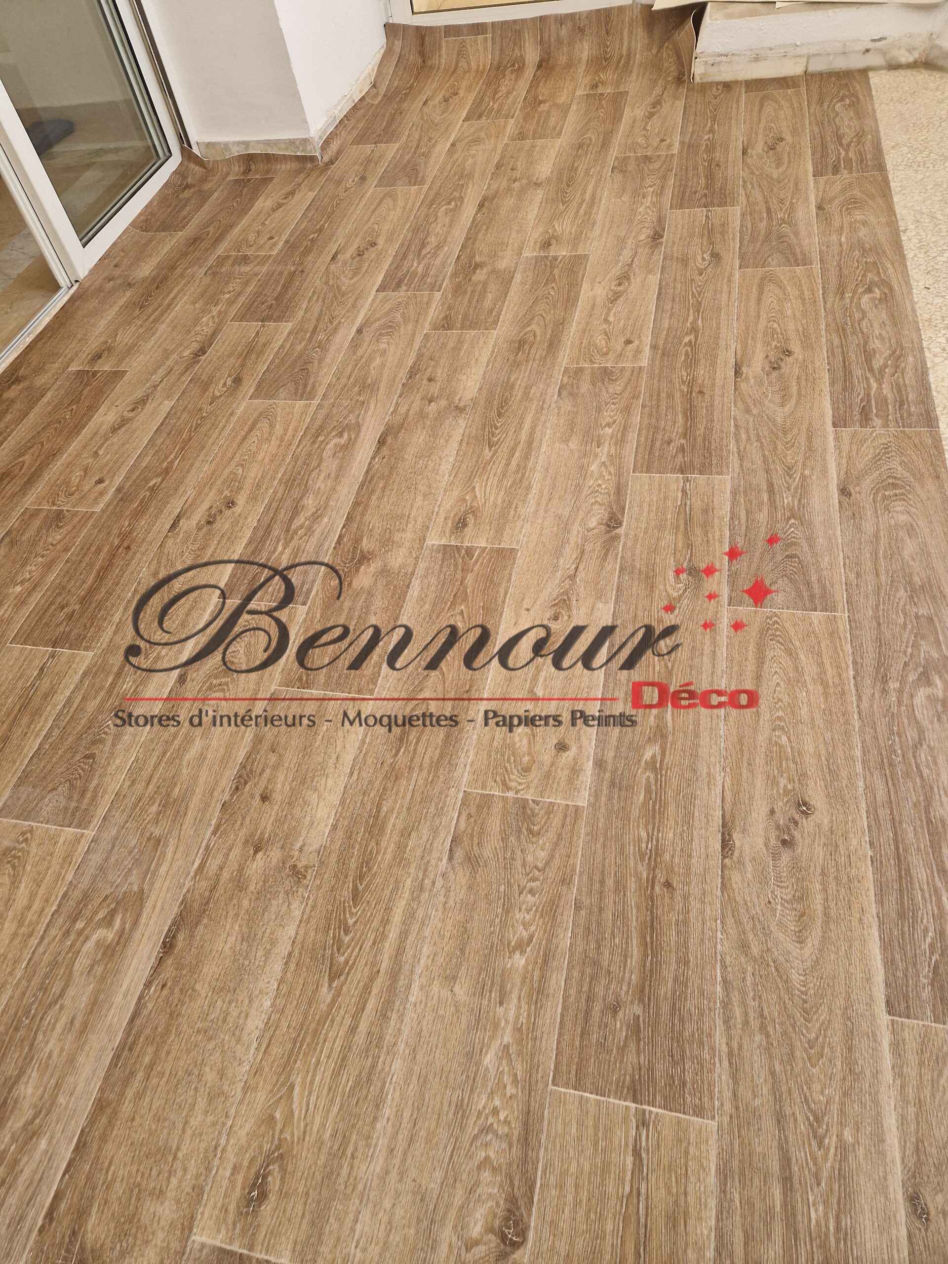 MOQUETTE PVC REF = GERFLOR 1731 NOMA BLOND (4) Photo réelle moquette pvc GERFLOR disponible chez BENNOUR DECO